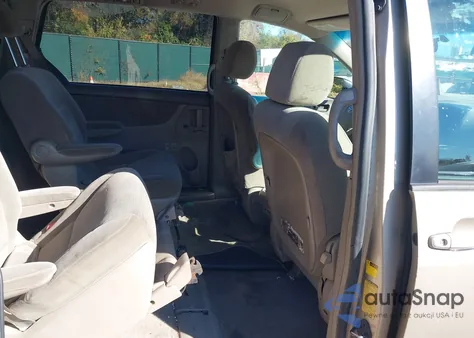 2004 Toyota Sienna Le z USA, uszkodzony, nr VIN 5TDZA23C54S187096